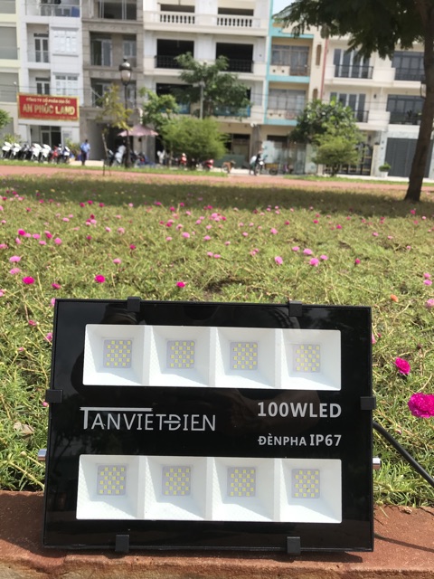 Đèn pha led 100W chuyên công trình ngoài trời, 8 mắt led độ phủ sáng rộng vỏ nhôm đúc nguyên khối chống nước ip67