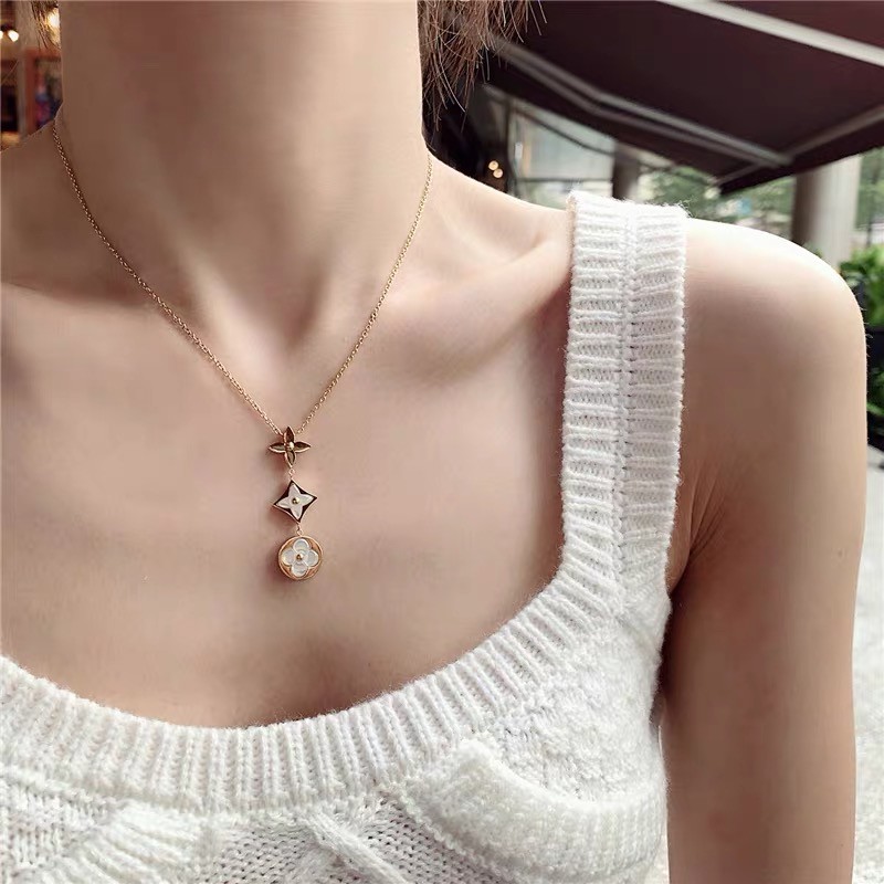 Vòng cổ dáng ngắn mặt hình cỏ bốn lá phối xà cừ màu trắng tự nhiên phong cách Âu Mỹ sang trọng thanh lịch không dị ứng