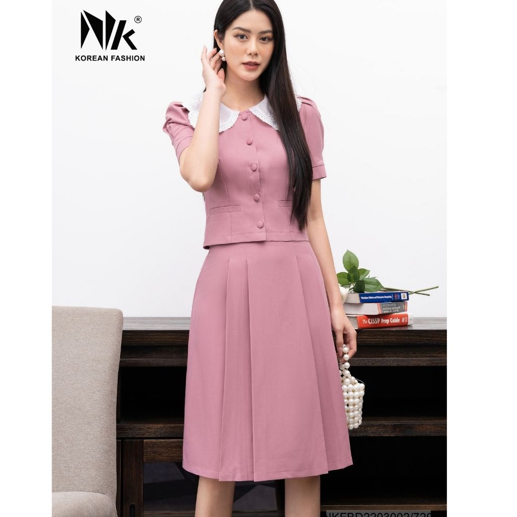 Set Đồ Nữ NK Fashion Thiết Kế Áo Croptop Cổ Ren Kết Hợp Chân Váy Xếp Ly Vải Hàn Cao Cấp NKFBD2203002