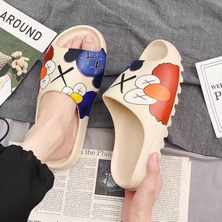 Dép bánh mì Kaws New YZ Slide quai ngang thời trang Hàn Quốc