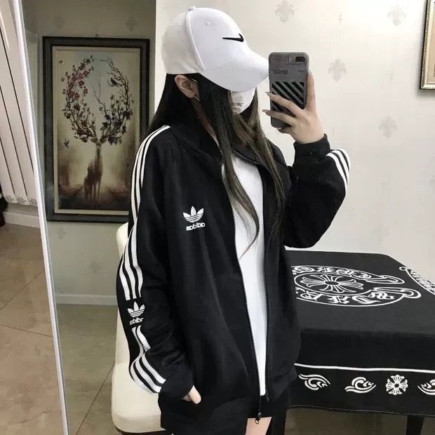 Áo Khoác Thêu ADDIDAS Phối Nỉ 3 Sọc Viền Tay Hot Fom Đứng Nam Nữ Phong Cách Hàn Quốc Menxstore1996