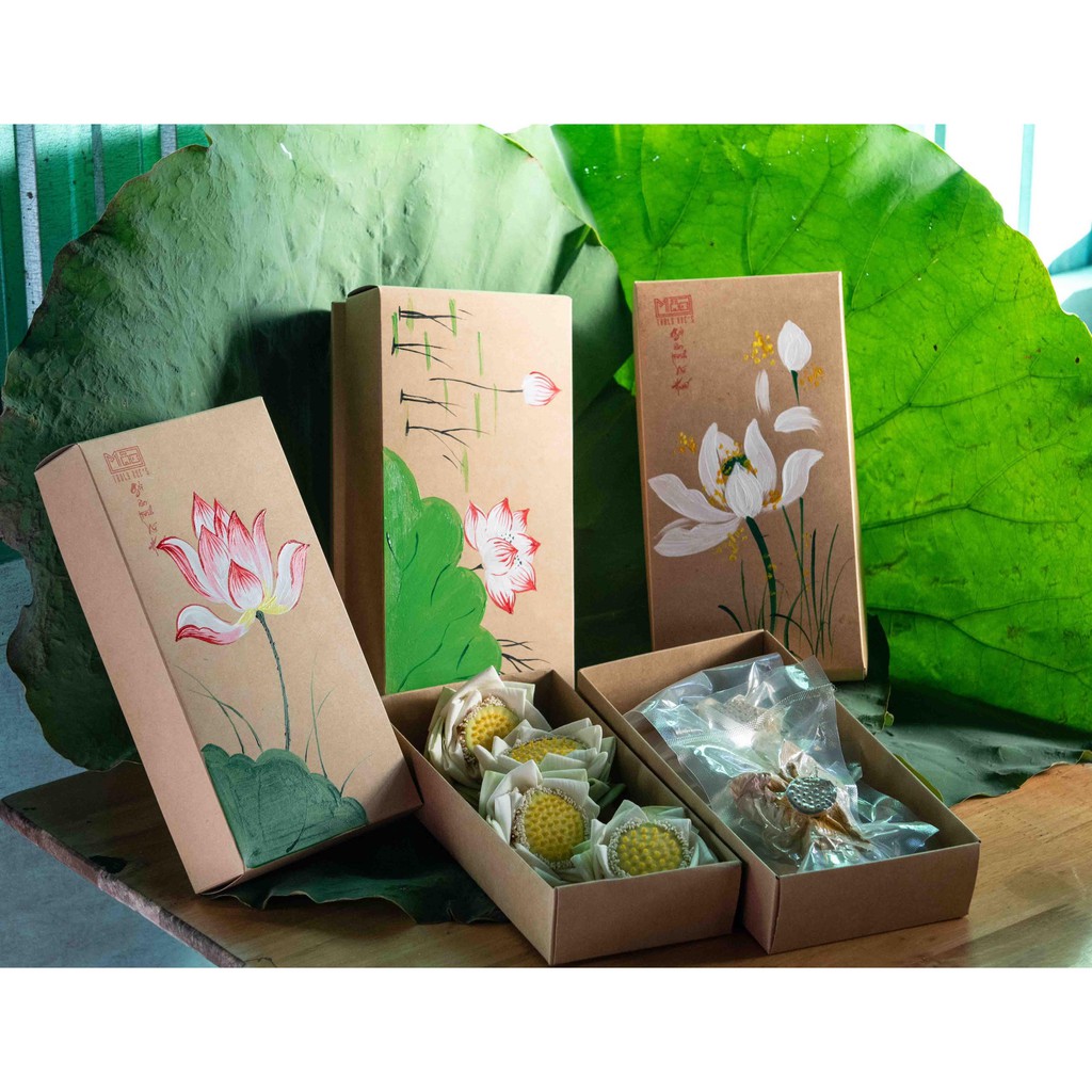 Trà sen Mộc Truly, hoa sen khô, trà hoa sen giảm căng thẳng, giải nhiệt, đậm đà hương vị sen Huế, hộp vẽ tay gồm 5 bông
