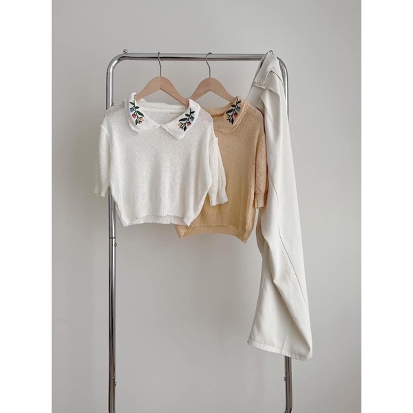 Áo len mỏng dáng croptop bo eo cổ thêu hoa Vintage