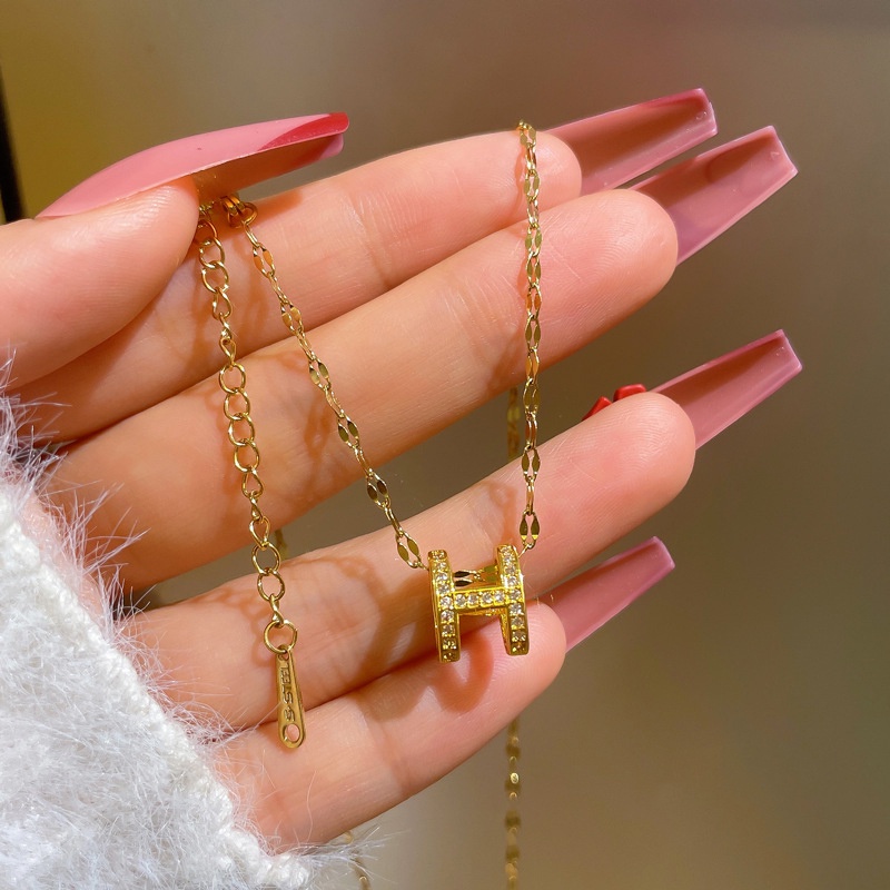 Dây Chuyền Thép Titan Mạ Vàng 18k Mặt Hình Chữ Cái Đơn Giản Thời Trang Dễ Phối Đồ Cho Nữ