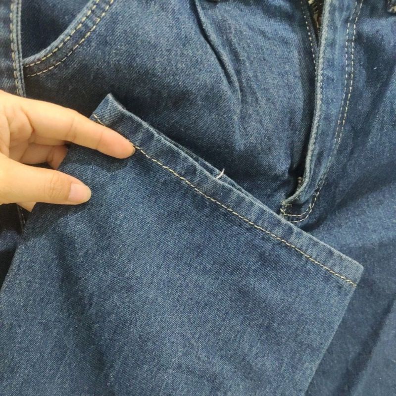 Quần jeans suông có dây lưng chỉnh eo kiểu pass