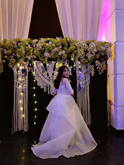 Váy cưới ren tay lỡ