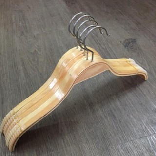 Móc gỗ tre có đệm vai
