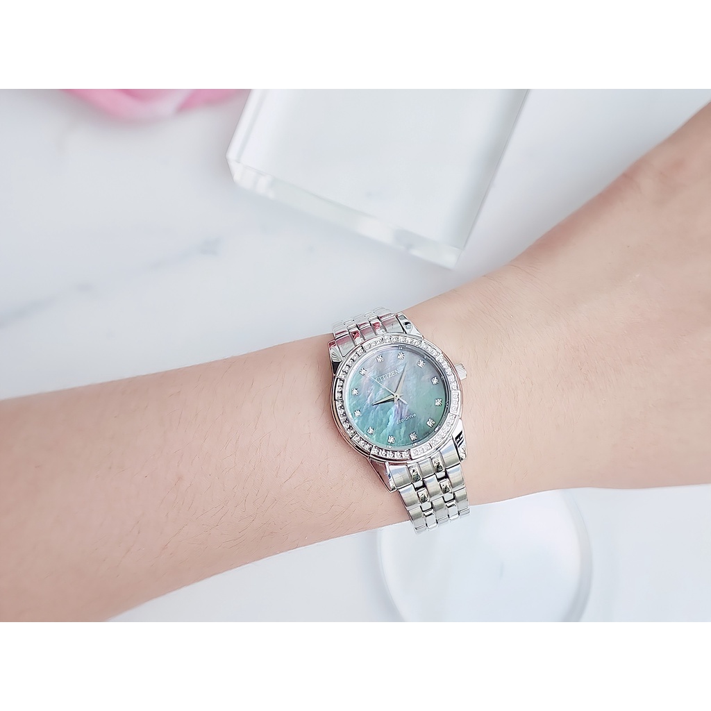 Đồng Hồ Nữ Ctizen Eco-Drive EM0770-52Y Dây Sắt Mặt Xà Cừ