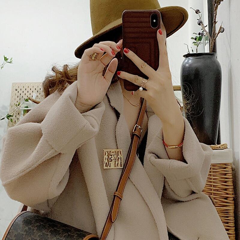 Huy Hiệu Cài Áo Hình Cung Điện Baroque Đính Ngọc Trai Giả