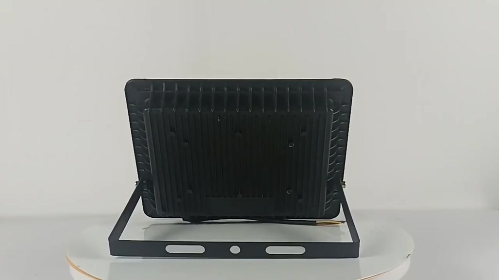 Đèn Pha Led Siêu Sáng Ngoài Trời Chống Nước, Tiết Kiệm Điện Năng 20w, 30w, 50w, 100w LED THANG TRANG | BigBuy360 - bigbuy360.vn