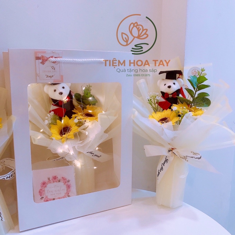 Set quà tặng hoa sáp hướng dương phối gấu bông tốt nghiệp kèm túi thiệp