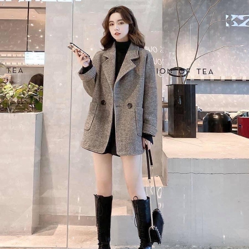 Áo khoác dạ nâu xương cá phối tay kẻ phong cách Hàn Quốc