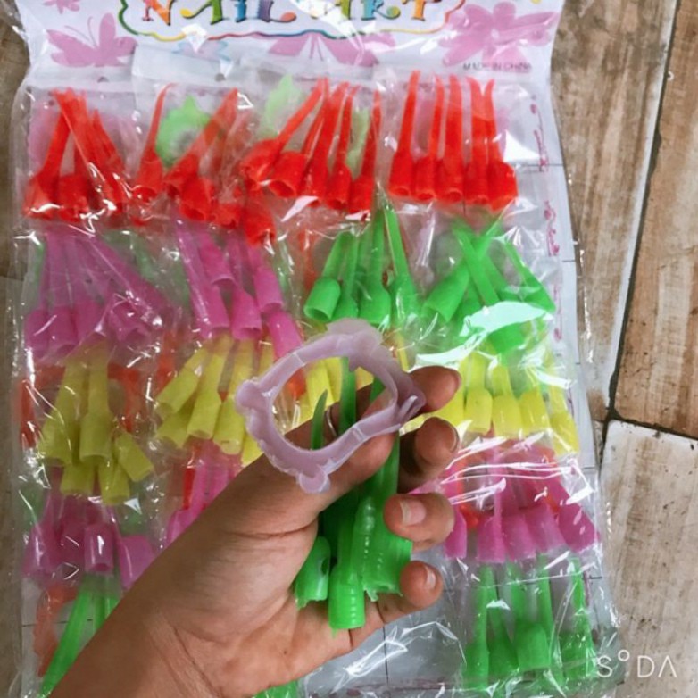 Vỉ 20 bộ móng và răng nanh giả