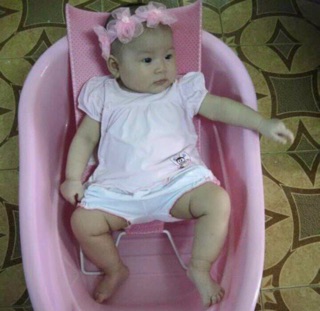 Lưới tắm cho bé kèm gối
