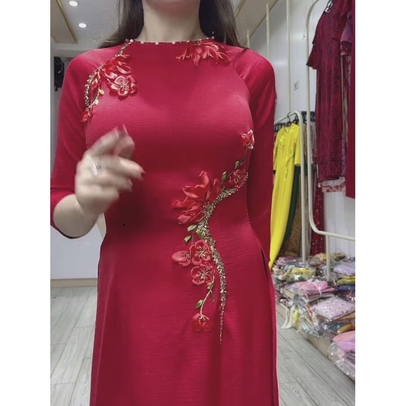 Áo dài thêu ruy băng đính đá thủ côngn