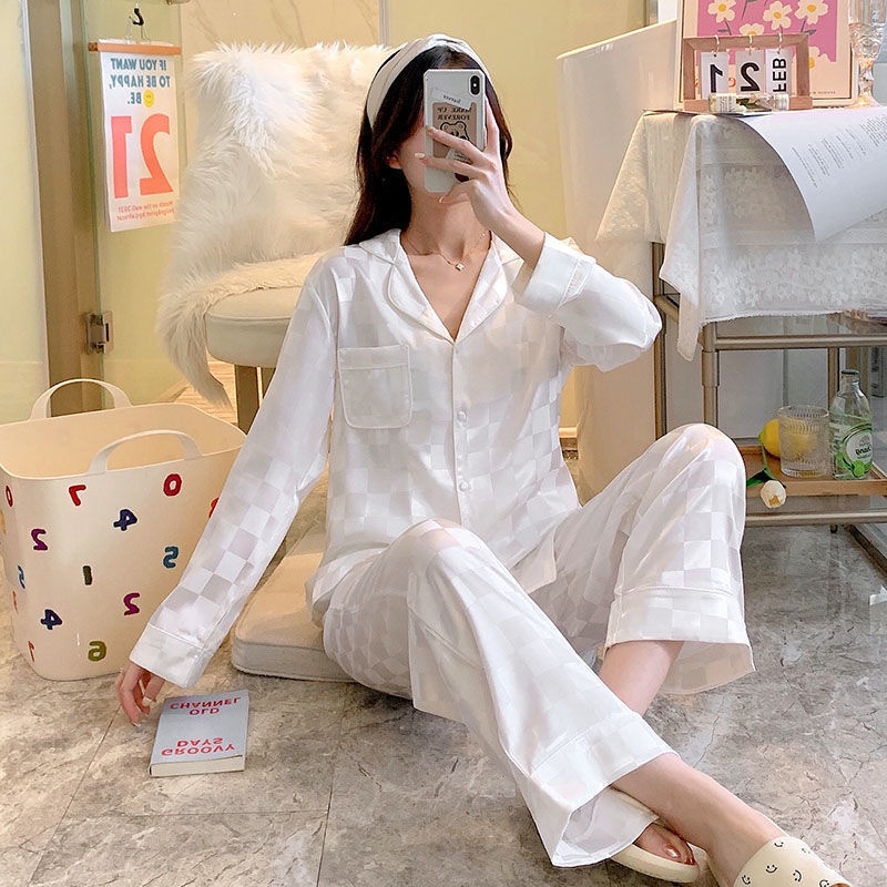 Bộ đồ ngủ tay dài chất lụa mỏng nhẹ thời trang xuân thu xinh xắn cho nữ