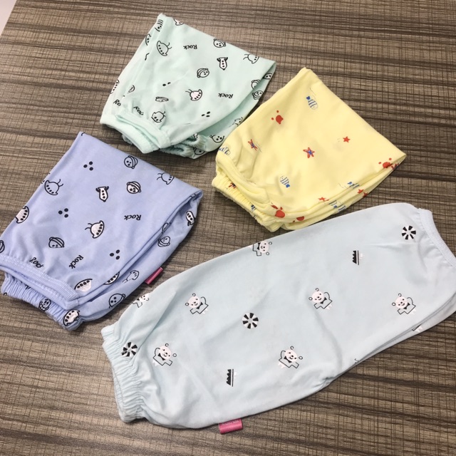 Quần chục dài cotton Carter cho bé in kín hoạ tiết.