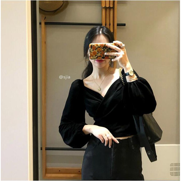 Áo Nhung Xếp Ly Tay Phồng Cổ Chữ V Phong Cách Retro Hàn Quốc Có 2 Màu Lựa Chọn | BigBuy360 - bigbuy360.vn