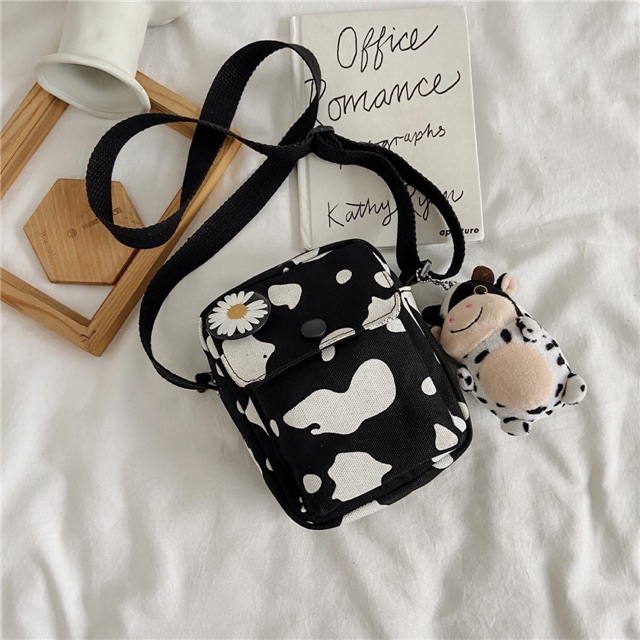Túi đeo chéo nút bấm bò sữa unisex ( có sẵn)