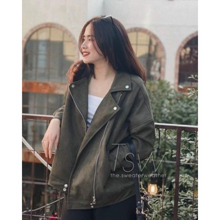 Áo khoác da lộn phối khóa, cổ bẻ cá tính.