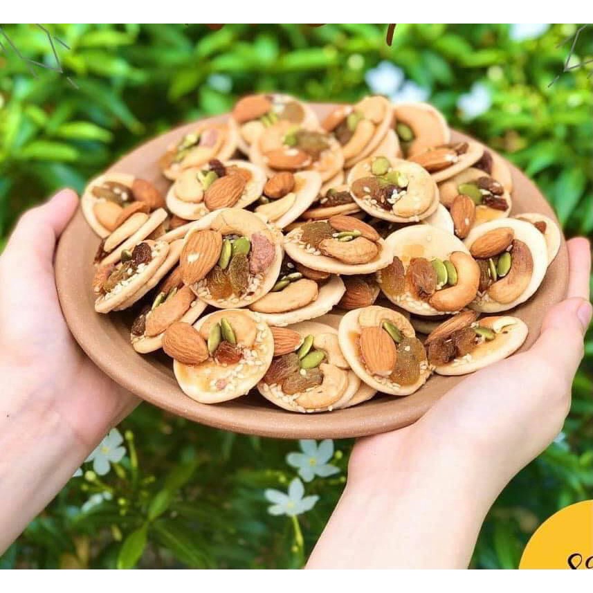 1 Kg Bánh Đồng Tiền Mix Vị: Hạt Điều, Hạnh Nhân, Nho, Mè thơm ngon