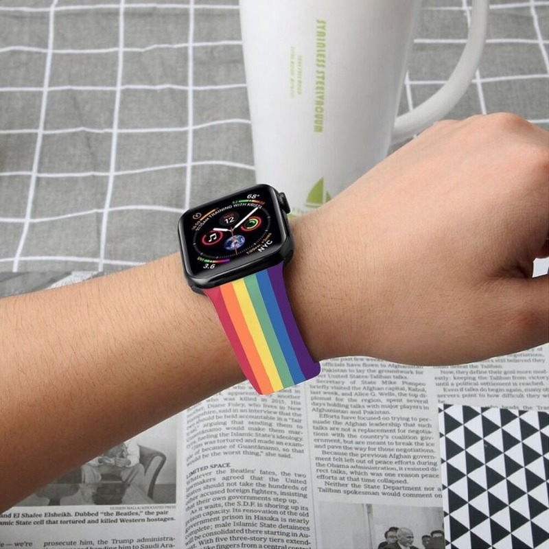 Dây đeo đồng hồ silicone màu cầu vồng khóa kim loại thích hợp cho Apple watch series se 6 5 4 3 2 1 40mm 44mm 38mm 42 mm
