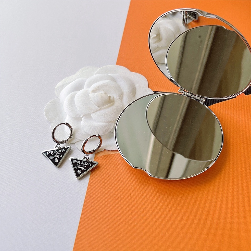 PRADA Bông Tai Chữ P Bằng Thép Titan Thời Trang Cho Nữ