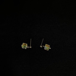 Bông tai pha lê Swarovski hạt vuông 6ly