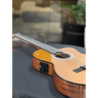 Đàn guitar classic có EQ thùng mỏng chất lượng tốt