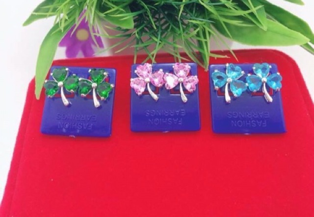 Khuyên tai hình cỏ 3 lá giá sale sập sàn