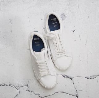 sneaker nam BERSHKA trắng cá tính
