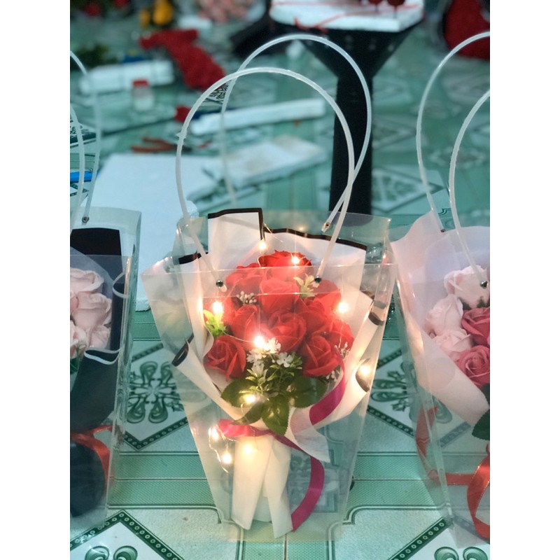 Bó hoa hồng sáp kèm túi xách