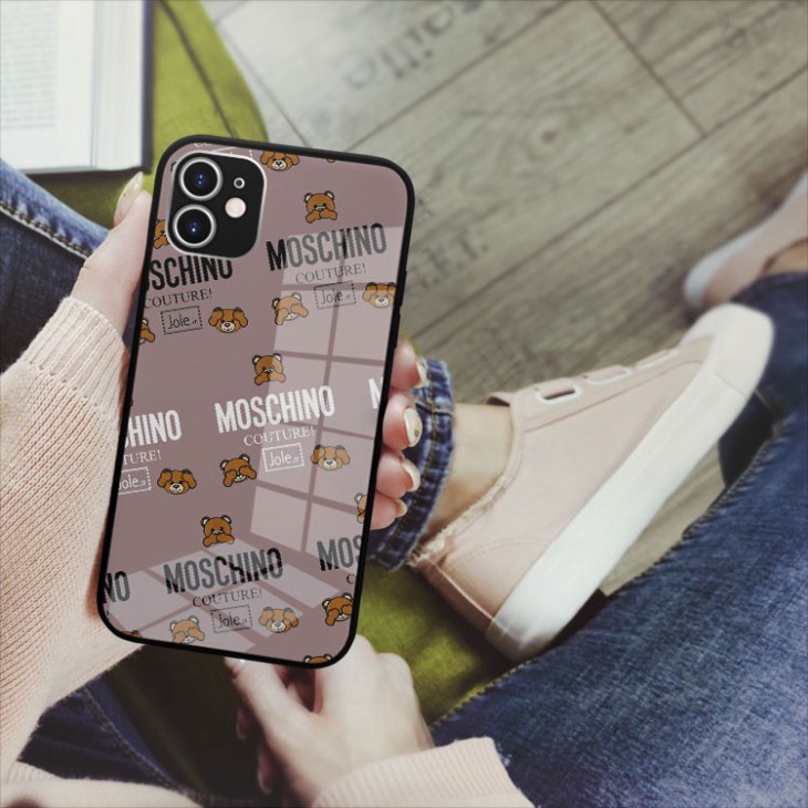 Ốp kính cường lực hình logo Moschino đặc sắc riêng mình Iphone OK-JC20210094