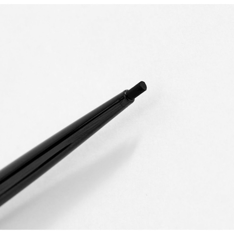 Chì kẻ viền mắt vặn Shiseido MicroLiner Ink.