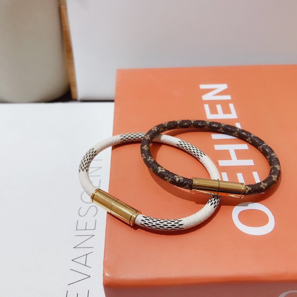 Vòng Tay Louis Vuitton Thép Titan Thiết Kế Đơn Giản Sang Trọng Cho Nữ