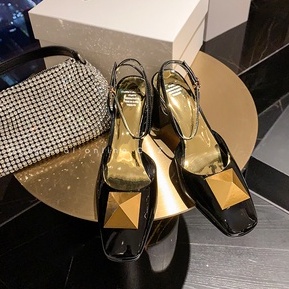 Giày cao gót mũi vuông đính đinh tán phong cách thời trang dành cho nữ