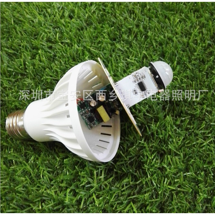 Bóng Đèn Led Cảm Ứng Hồng Ngoại 7W sáng trắng