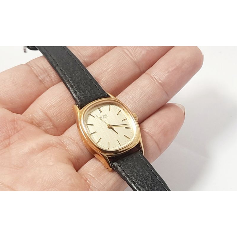 đồng hồ nữ Seiko Quartz