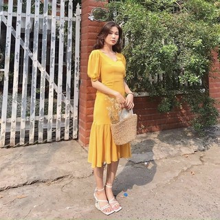Đầm vàng cổ V đuôi cá