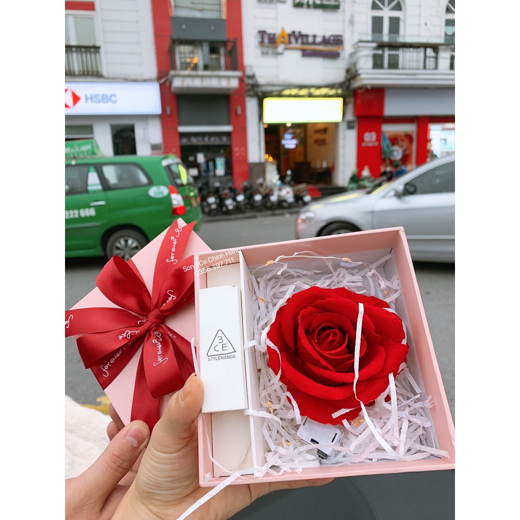 Hộp quà hoa hồng đựng son
