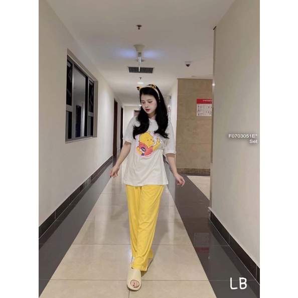 Set bộ áo thun in hình gấu tay con phối quần suông vàng s0703
