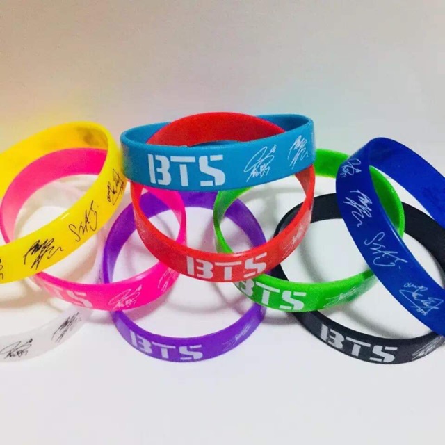 Vòng tay BTS có chữ ký
