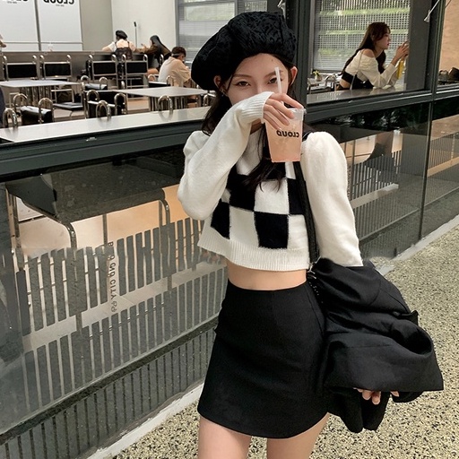 Áo croptop dài tay cổ tròn dáng rộng họa tiết kẻ ô thời trang cá tính cho nữ | BigBuy360 - bigbuy360.vn