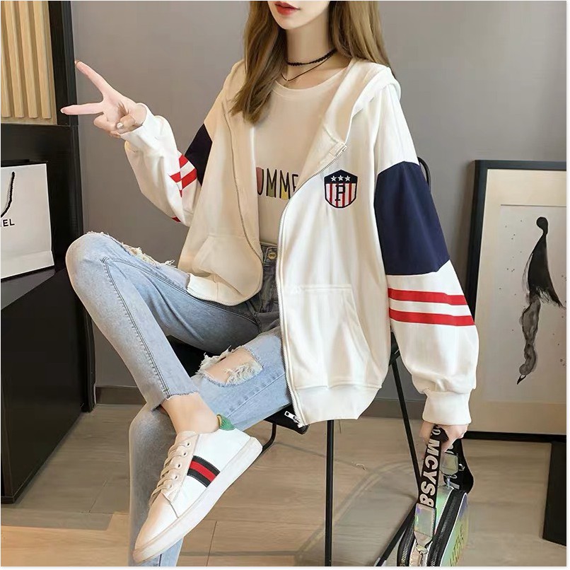 ÁO HOODIE NỮ THỜI TRANG PHỐI VIỀN SỌC THÊU HUY HIỆU