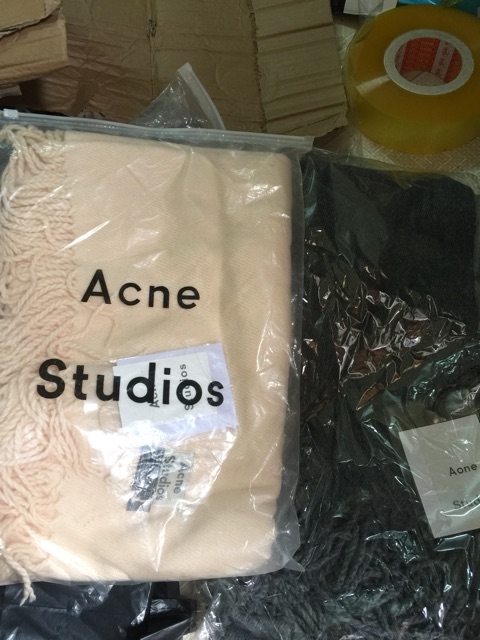 Khăn quàng cổ acne studios cực đẹp cực hot-khăn mềm mại phối kết đẹp