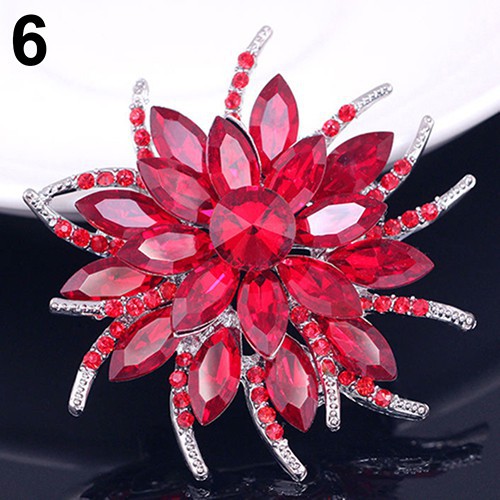 Trâm cài hoa lớn bằng đá cho cô dâu