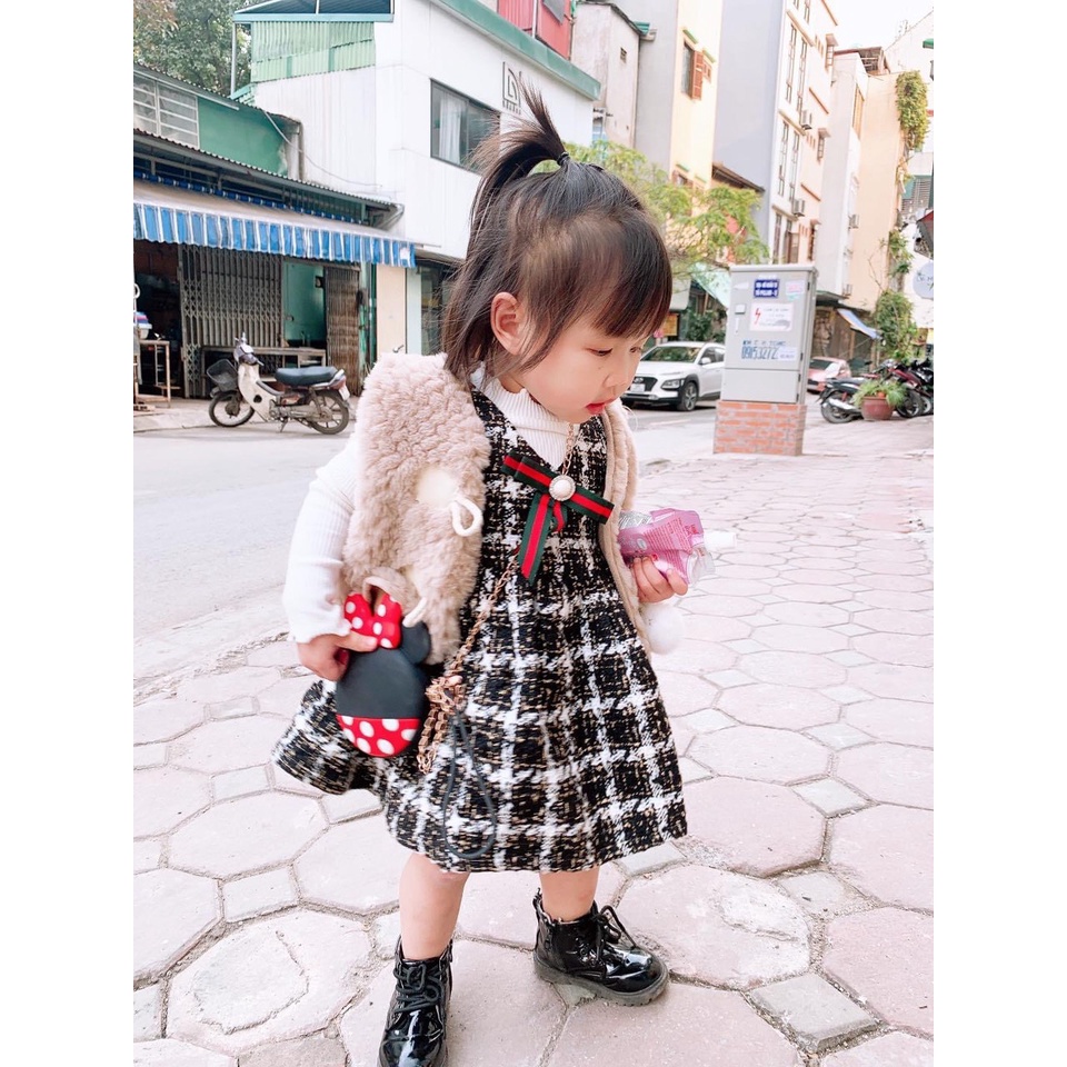 Váy dạ hàn quốc kẻ đen trắng sang chảnh cho bé gái từ 8 đến 25kg