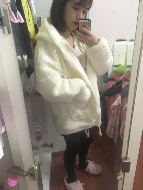 Áo khoác lông trắng form to