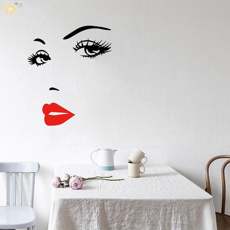 Miếng dán tường hình khuôn mặt với đôi môi quyến rũ