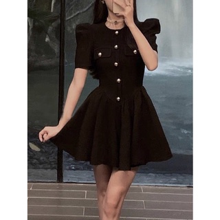 Đầm túi nắp dáng xoè đính nút ngọc